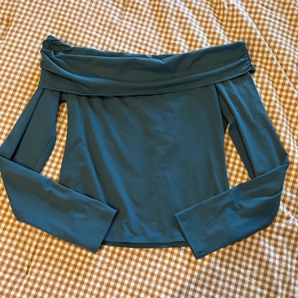 Off-Shoulder Top - Picture 4 of 5